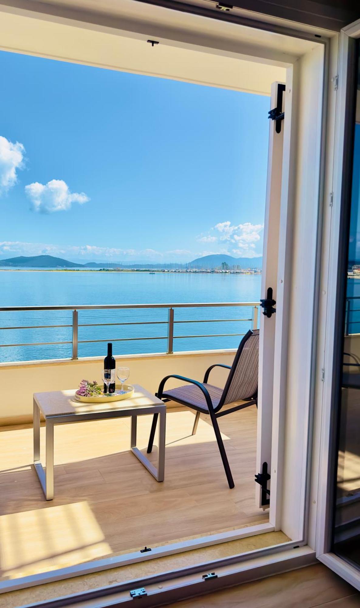 Bluish 3A Apartment Preveza Exterior photo
